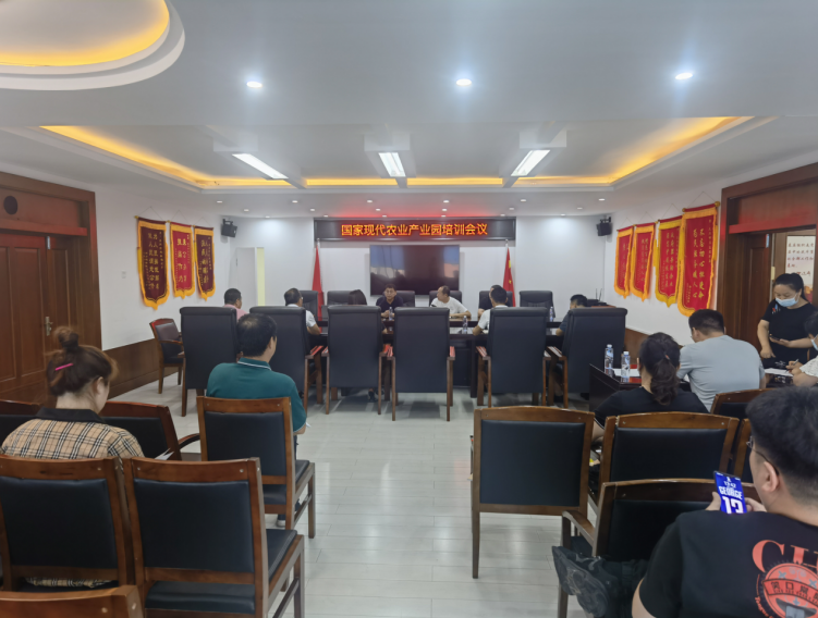 李文輝院長受邀做專題培訓(xùn)，為蓋州市國家現(xiàn)代農(nóng)業(yè)產(chǎn)業(yè)園建設(shè)把脈定向